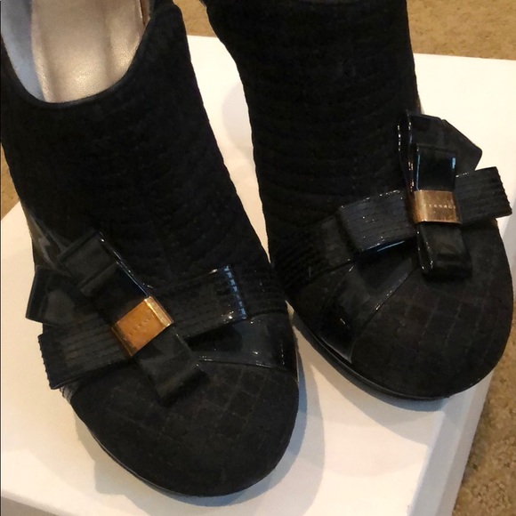 (Sold) Versace Quilted Black Velvet Bow Booties 38 - Picture 4 of 8